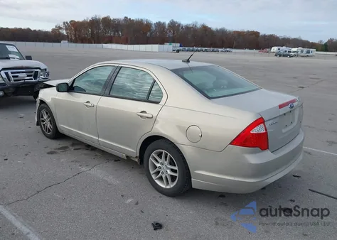 2010 Ford Fusion S из США, поврежденный, VIN 3FAHP0GA9AR233590